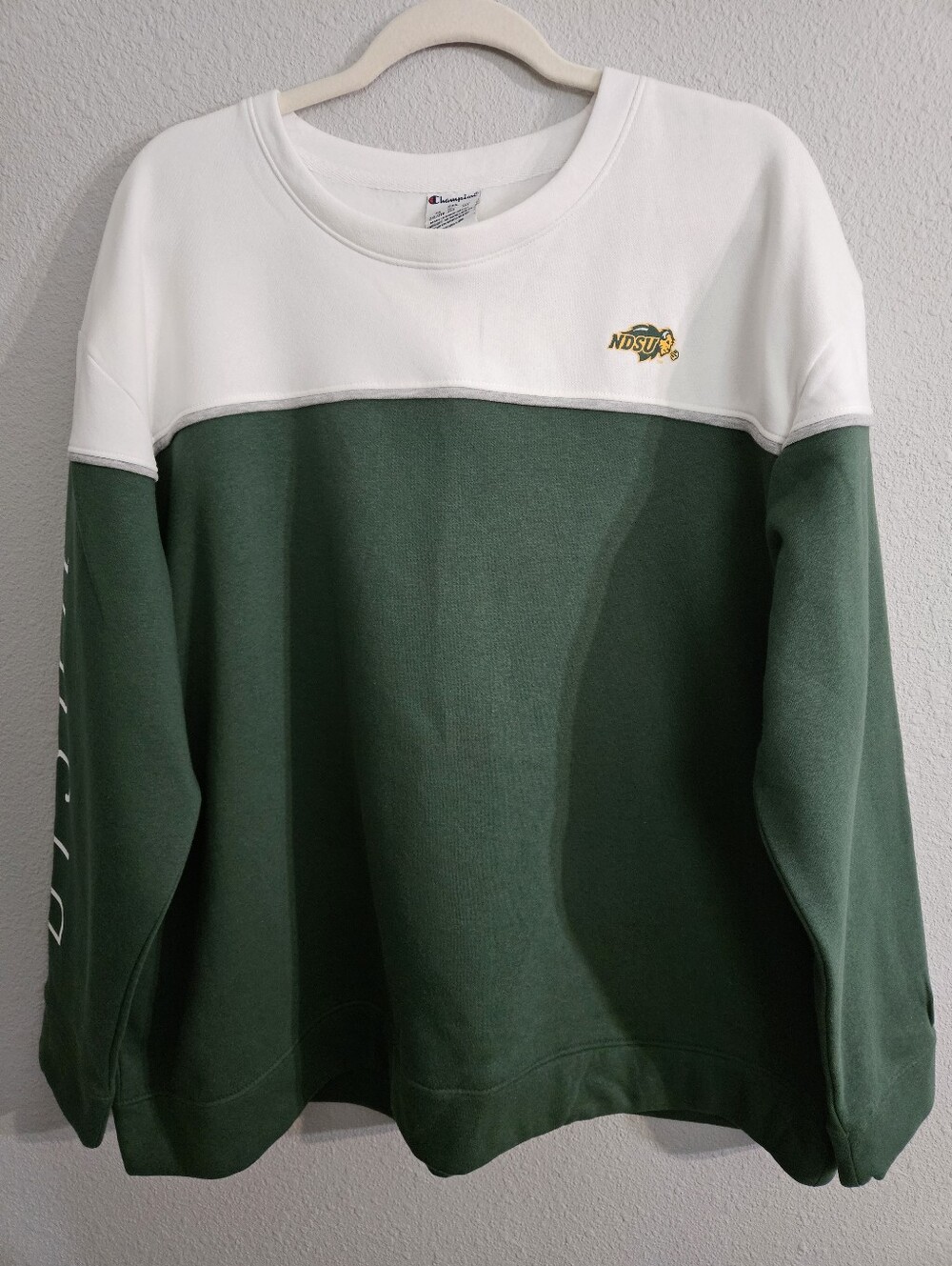 Awesome Champion 2XL NDSU Bison Crewneck Sweatshirt